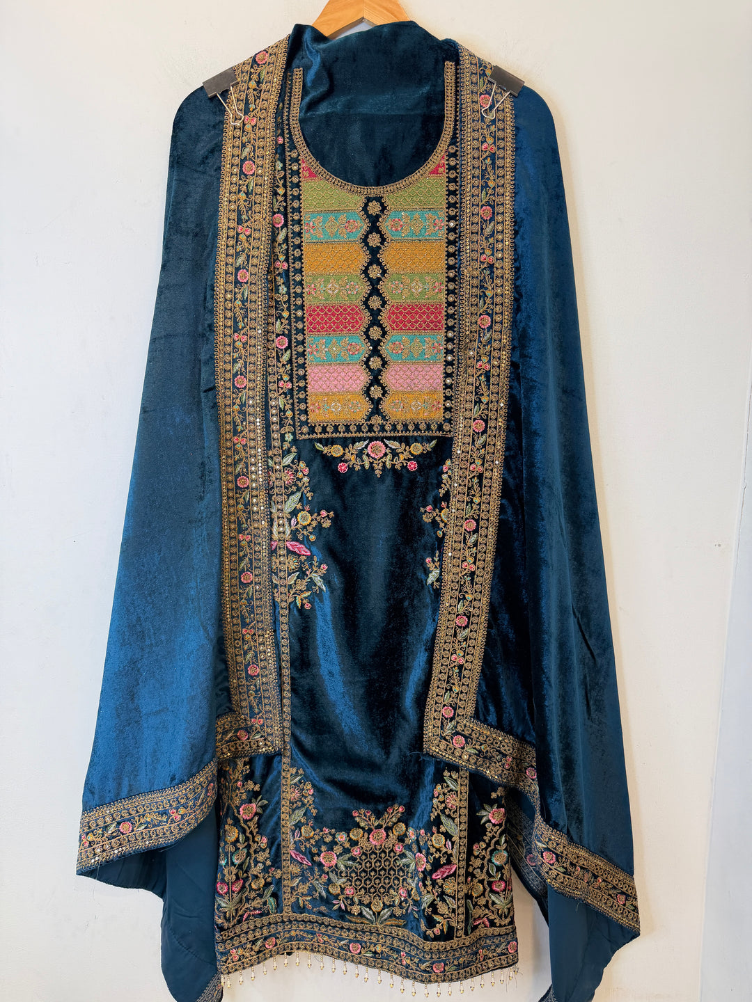 Mahel – Silk Velvet Threadwork Suit