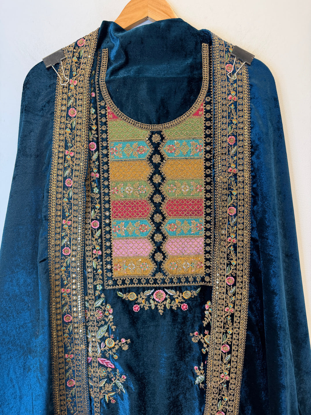 Mahel – Silk Velvet Threadwork Suit
