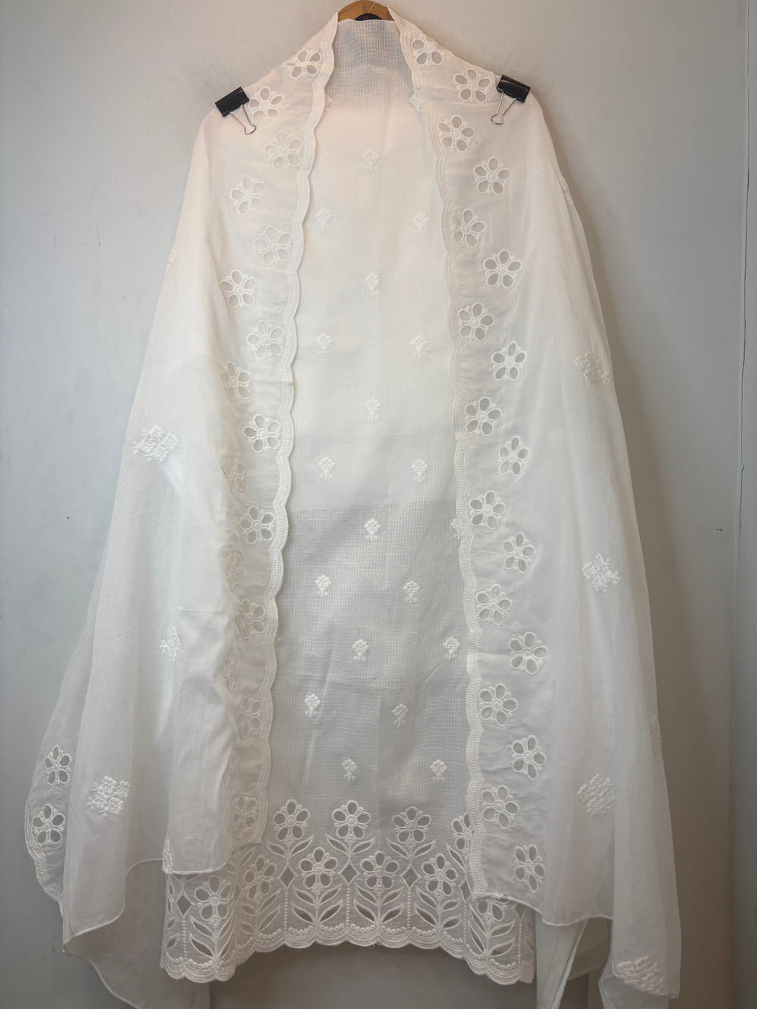 White Kota Cotton Suit Set with Embroidered Floral Detailing