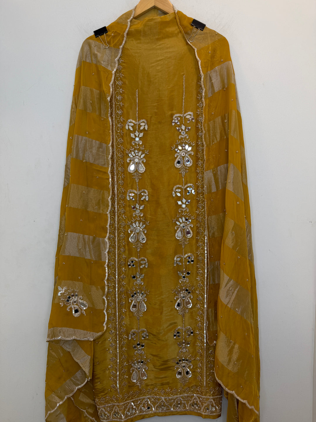 Zahira – Tissue Handworked Suit