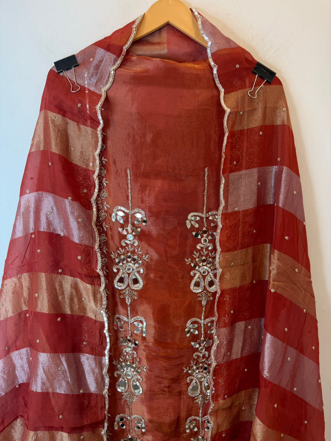 Zahira – Tissue Handworked Suit