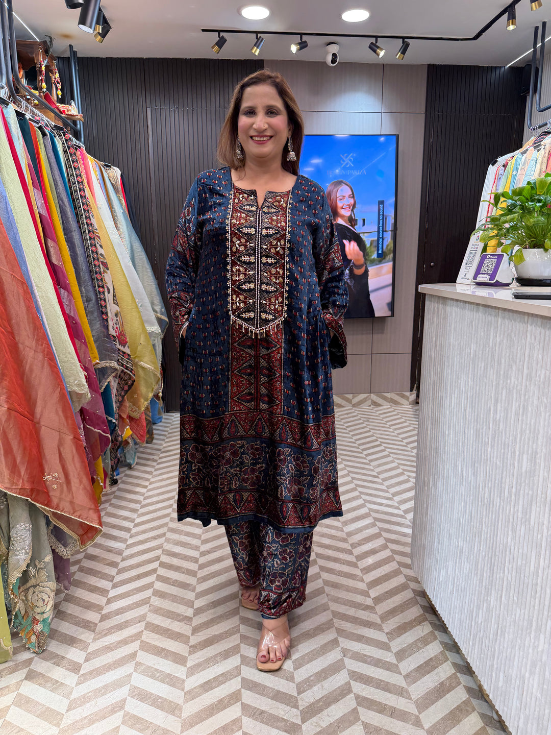 Amairah – Velvet Ajrak Handwork Set