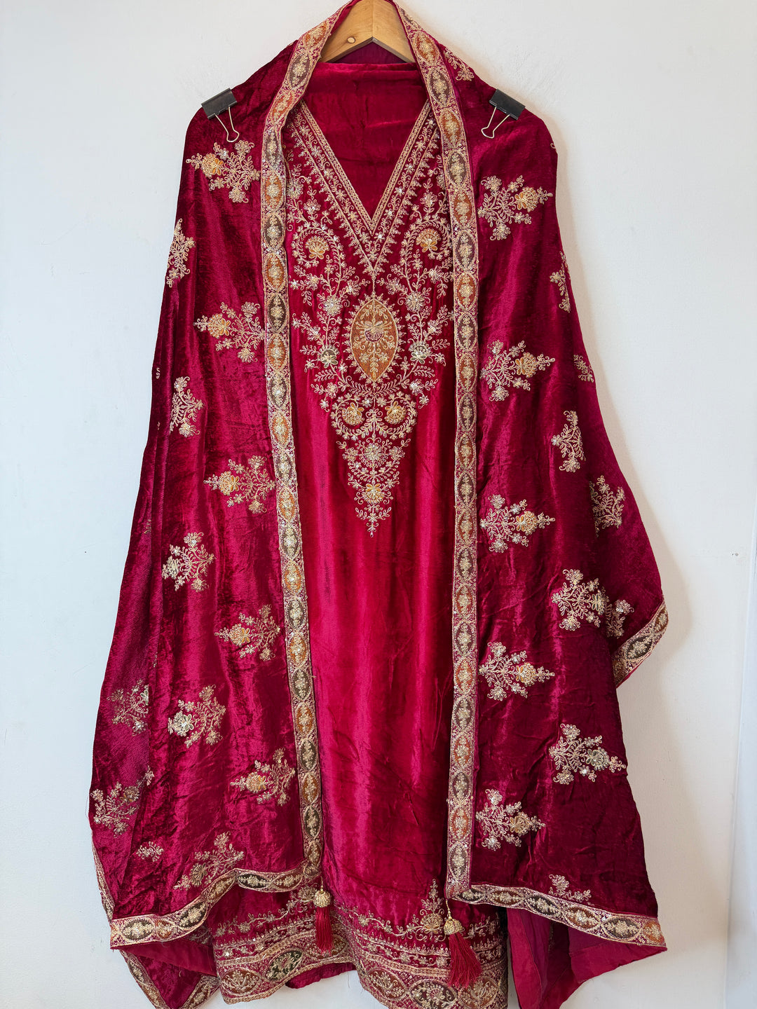 Viara – Silk Velvet Zari Suit