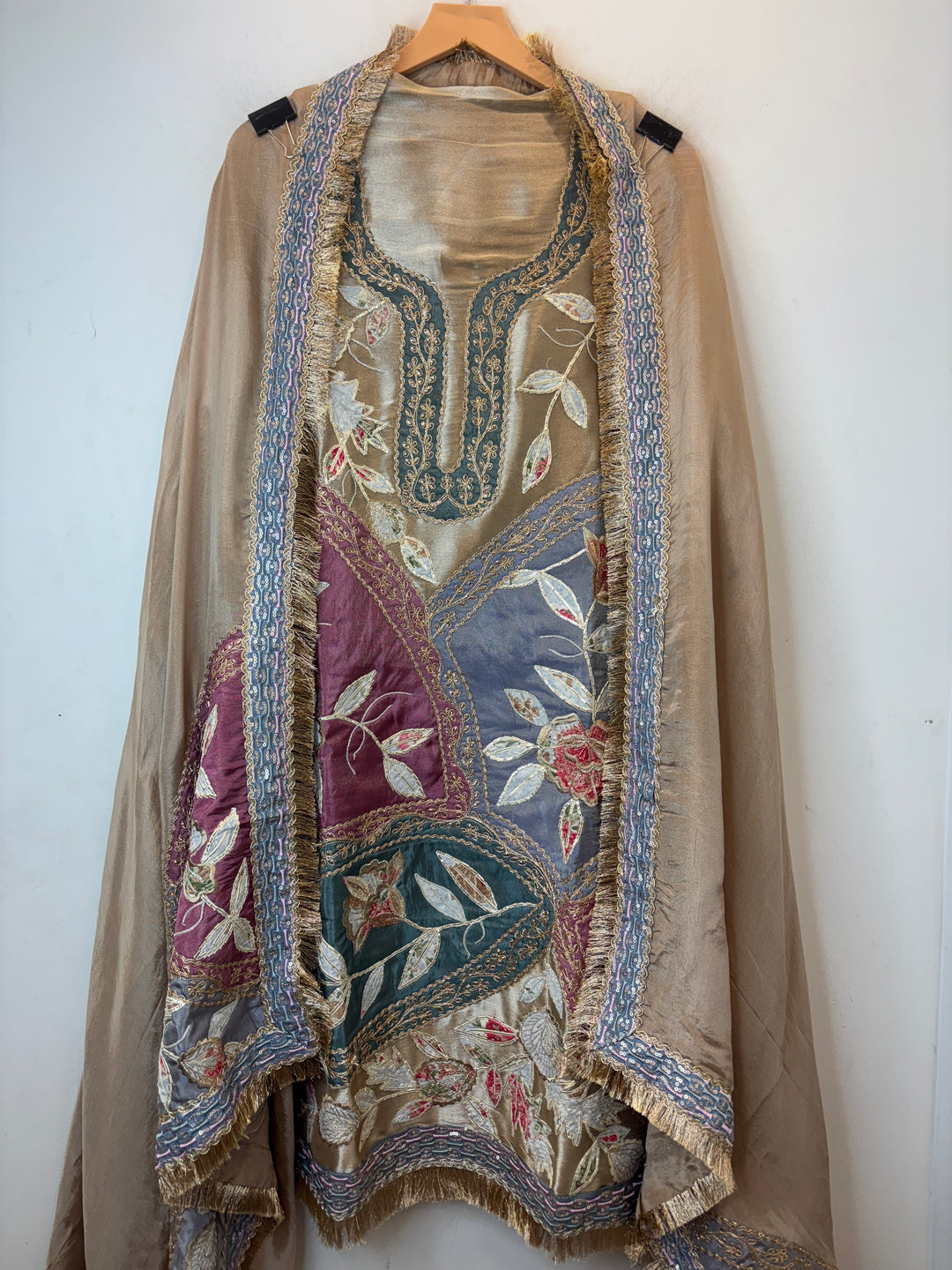 Tissue Appliqué Suit Set with Zari Dori Work