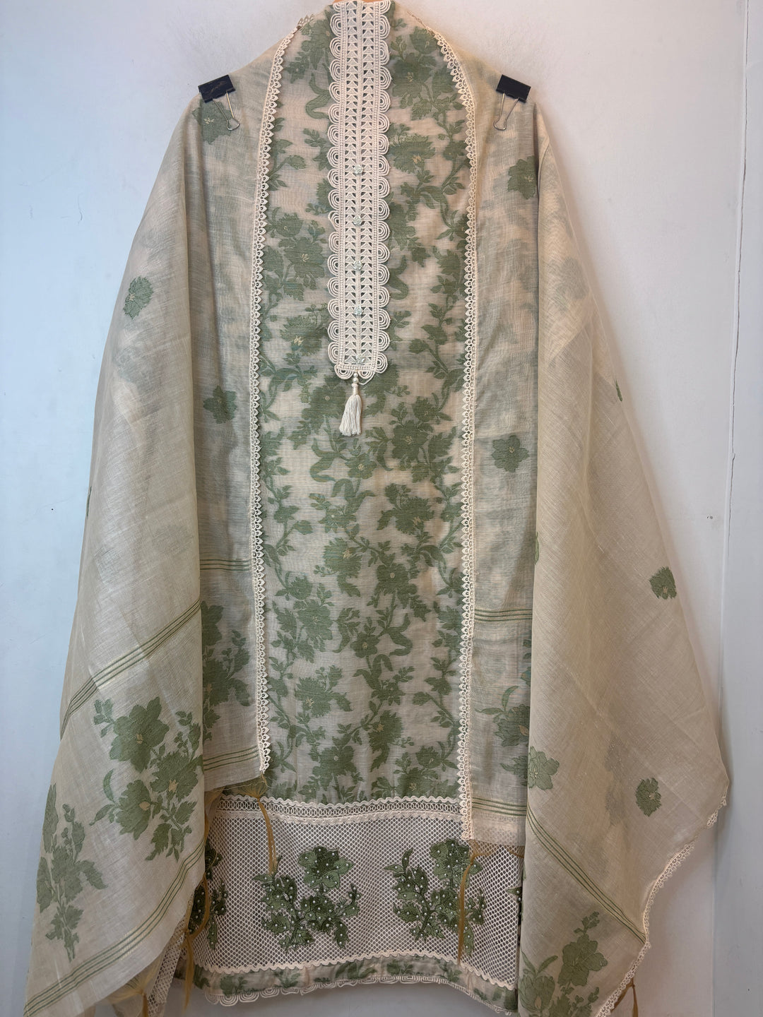 Green Jamdhani Woven Suit Set with Appliqué &amp; Lace Detailing