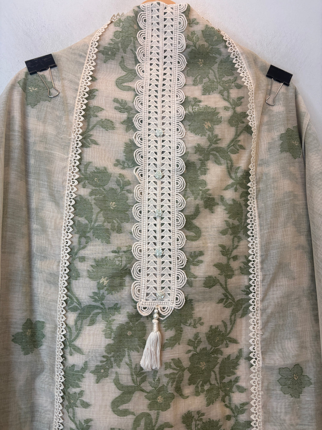 Green Jamdhani Woven Suit Set with Appliqué &amp; Lace Detailing
