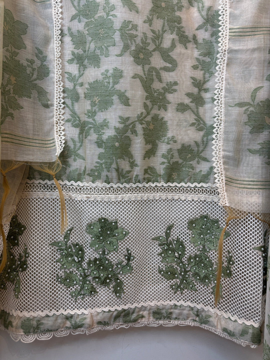 Green Jamdhani Woven Suit Set with Appliqué &amp; Lace Detailing