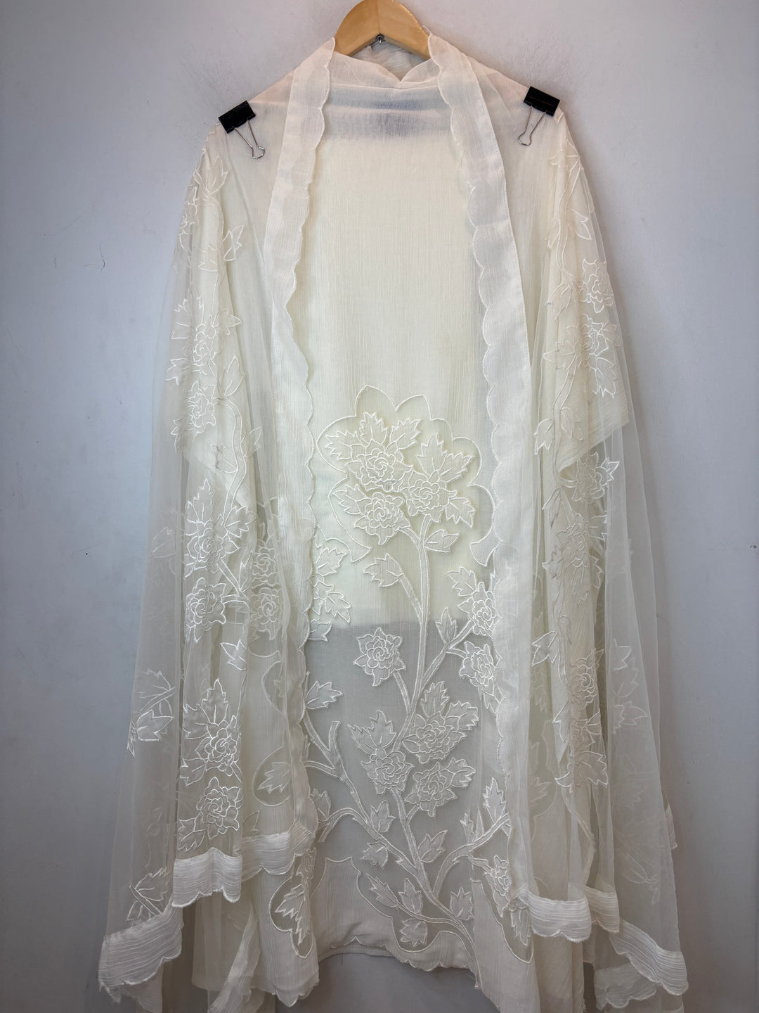 White Crush Mul Appliqué Suit Set with Cutwork Detailing