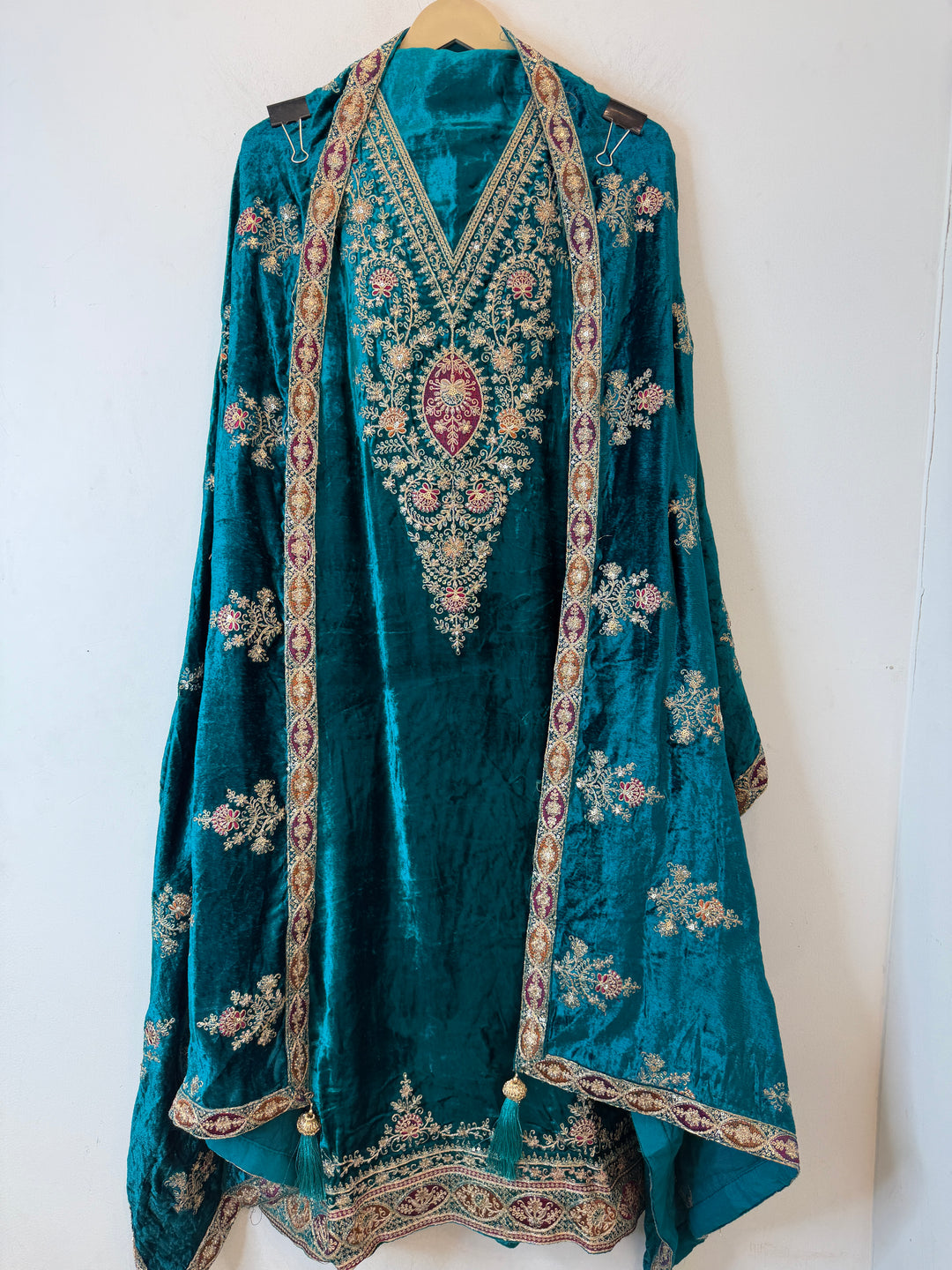 Raveena – Silk Velvet Dori Work Suit