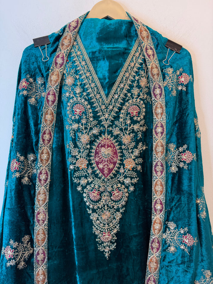 Raveena – Silk Velvet Dori Work Suit