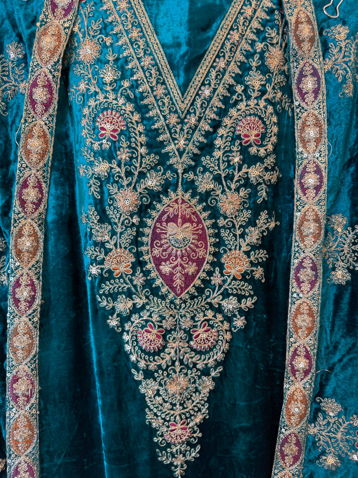Raveena – Silk Velvet Dori Work Suit