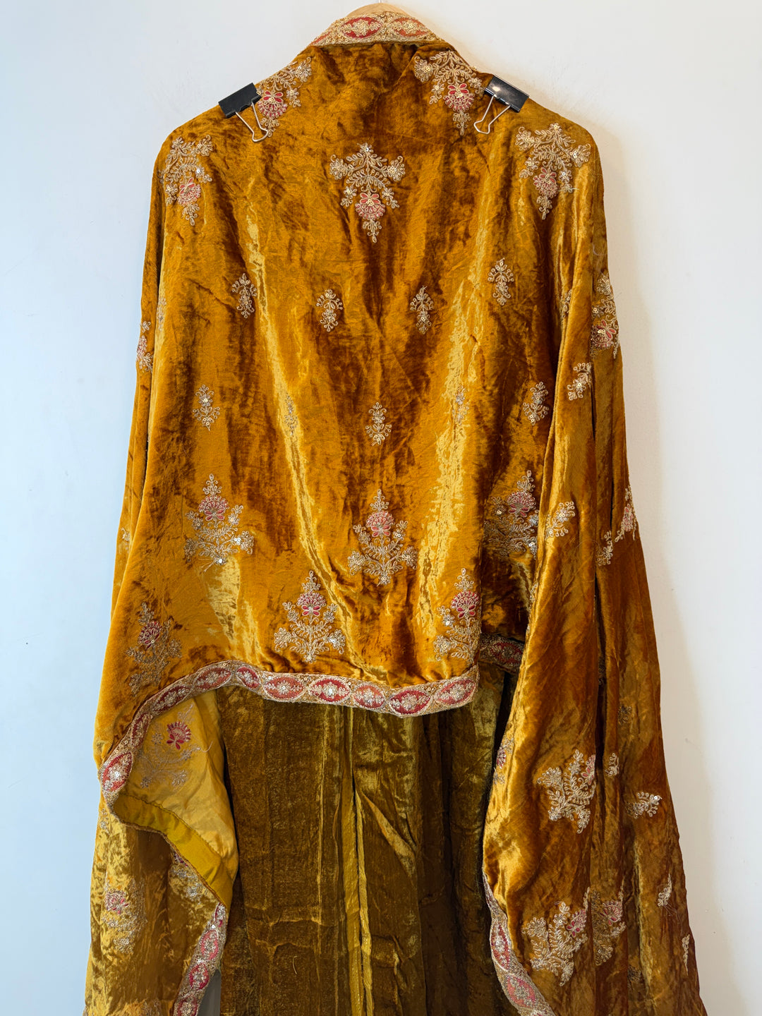 Raveena – Silk Velvet Dori Work Suit