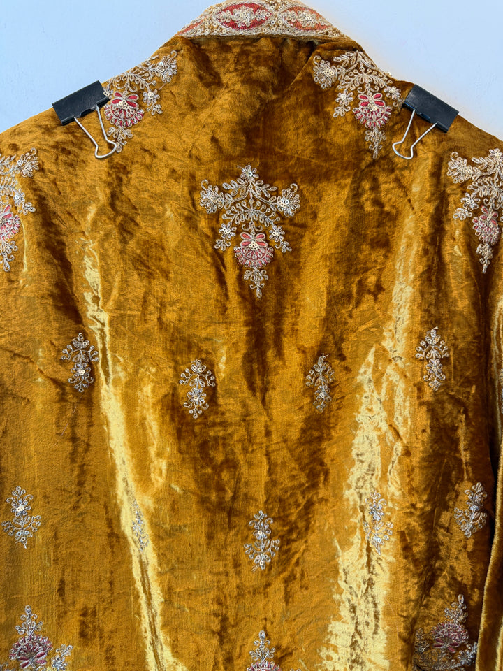 Raveena – Silk Velvet Dori Work Suit