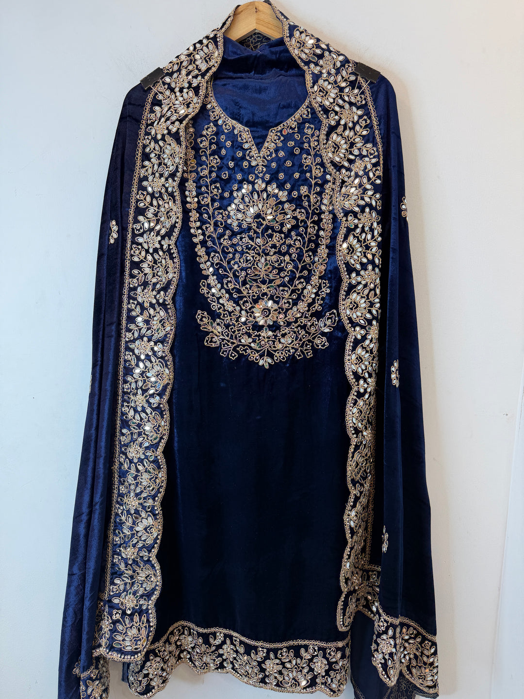 Zayana – Velvet Dori Mirror Work Suit