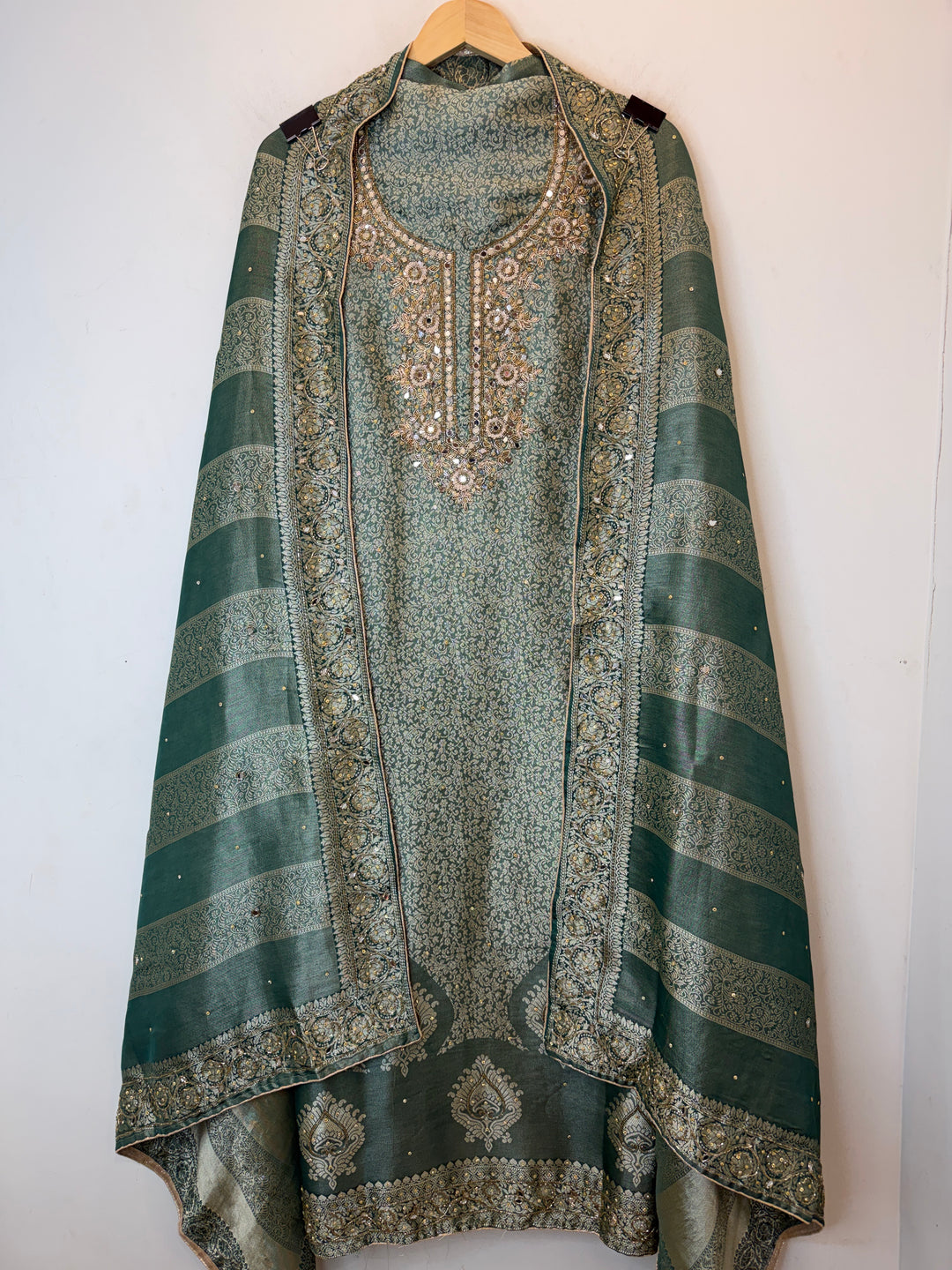 Zehana – Tissue Brocade Handwork Suit