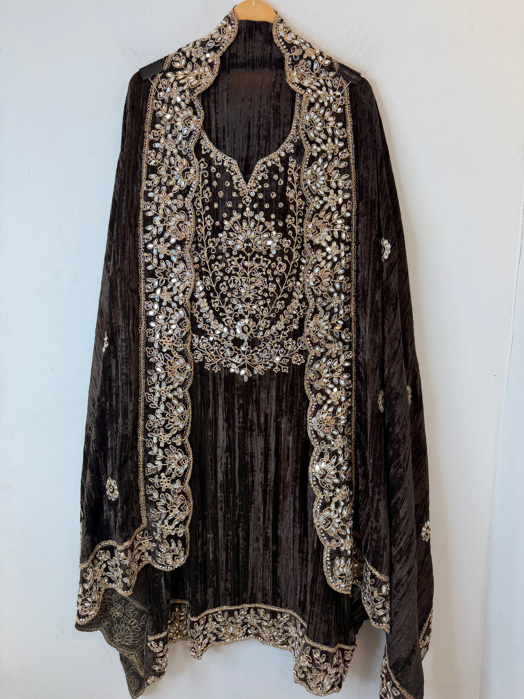 Reynah – Crushed Velvet Mirror Dori Suit