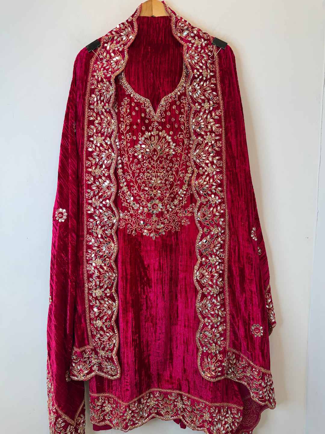 Reynah – Crushed Velvet Mirror Dori Suit
