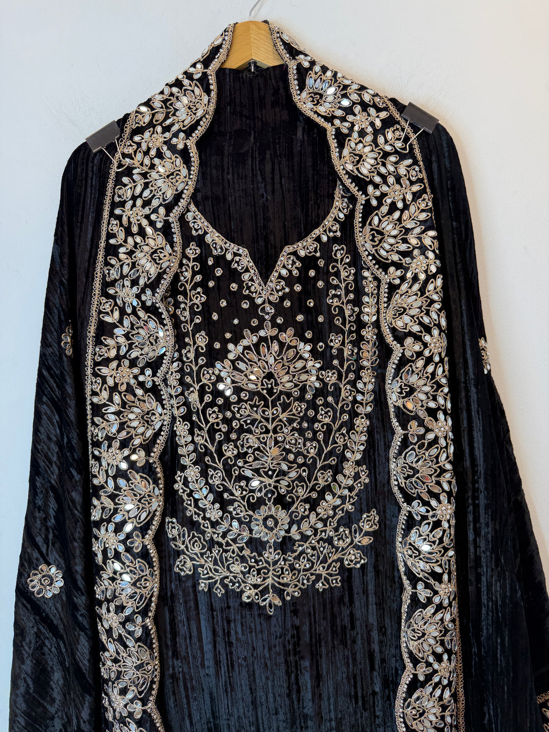 Reynah – Crushed Velvet Mirror Dori Suit