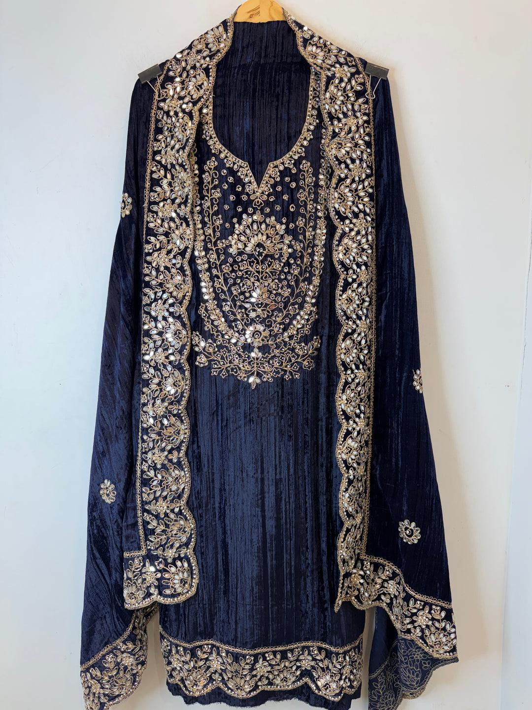 Reynah – Crushed Velvet Mirror Dori Suit