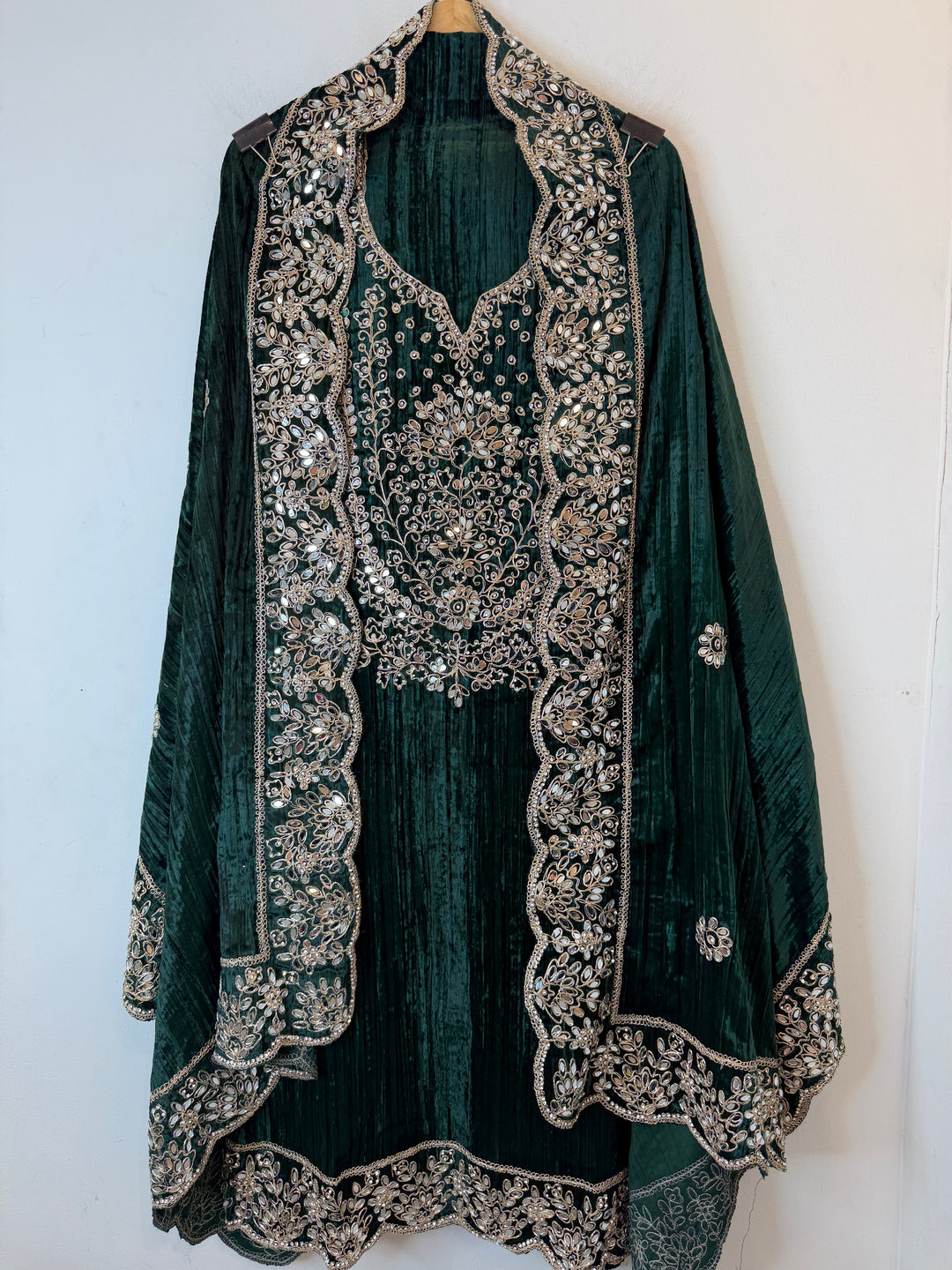 Reynah – Crushed Velvet Mirror Dori Suit