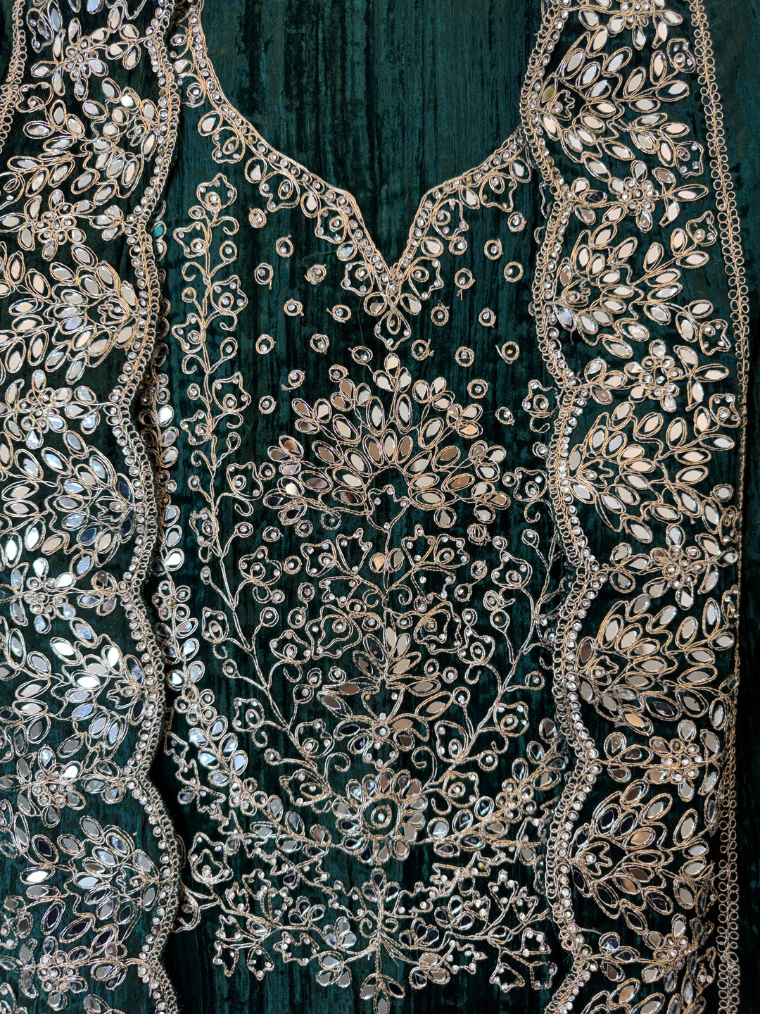 Reynah – Crushed Velvet Mirror Dori Suit