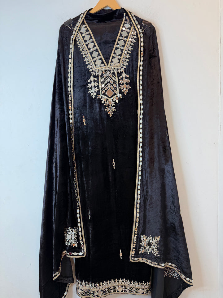 Zohaina – Velvet Mirror Embroidered Suit