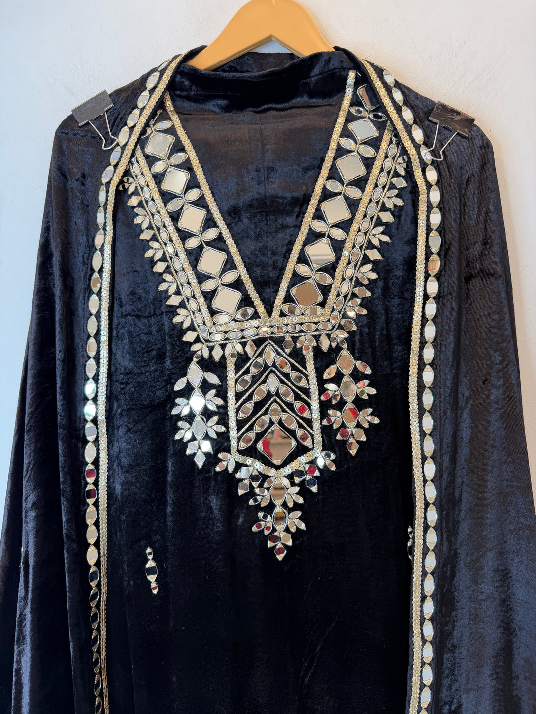 Zohaina – Velvet Mirror Embroidered Suit