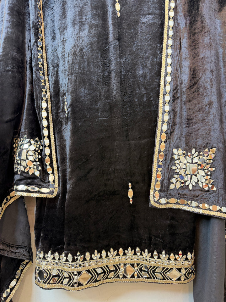 Zohaina – Velvet Mirror Embroidered Suit
