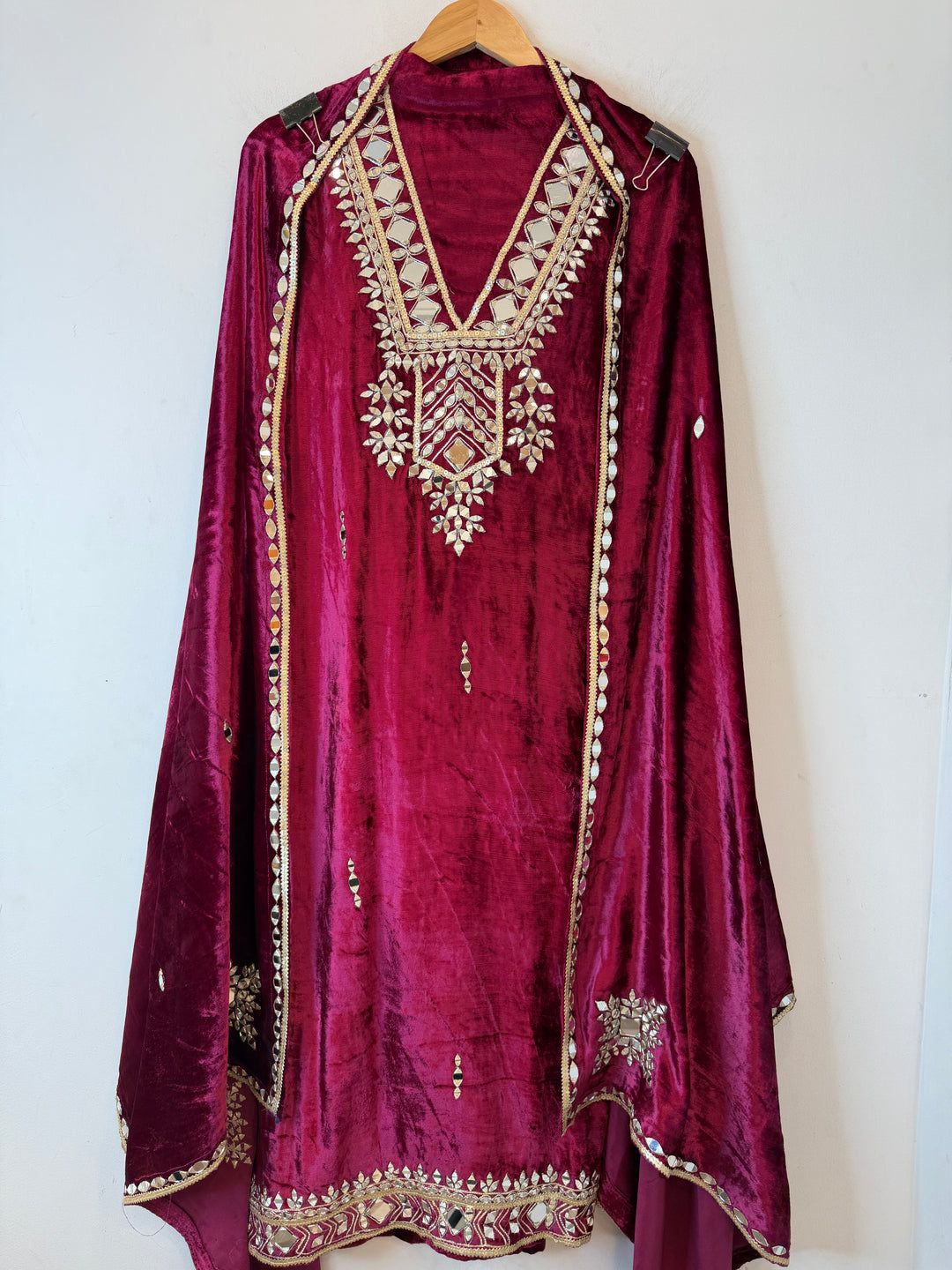 Zohaina – Velvet Mirror Embroidered Suit