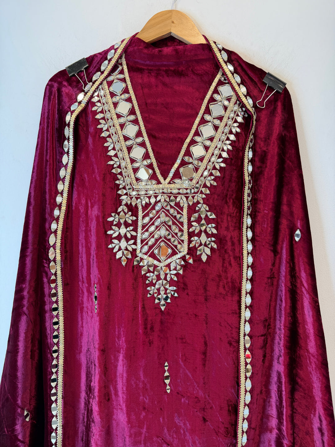 Zohaina – Velvet Mirror Embroidered Suit