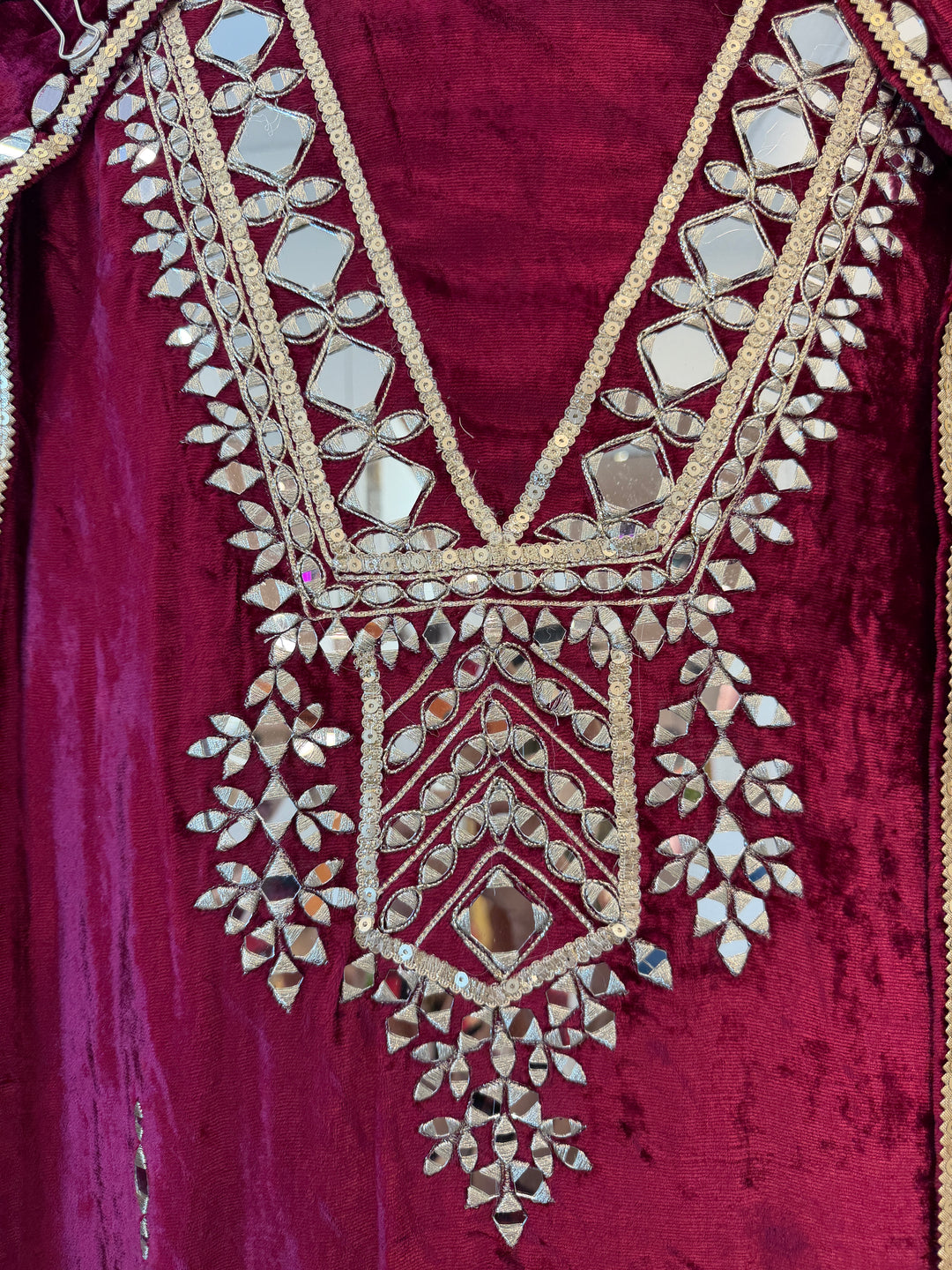 Zohaina – Velvet Mirror Embroidered Suit
