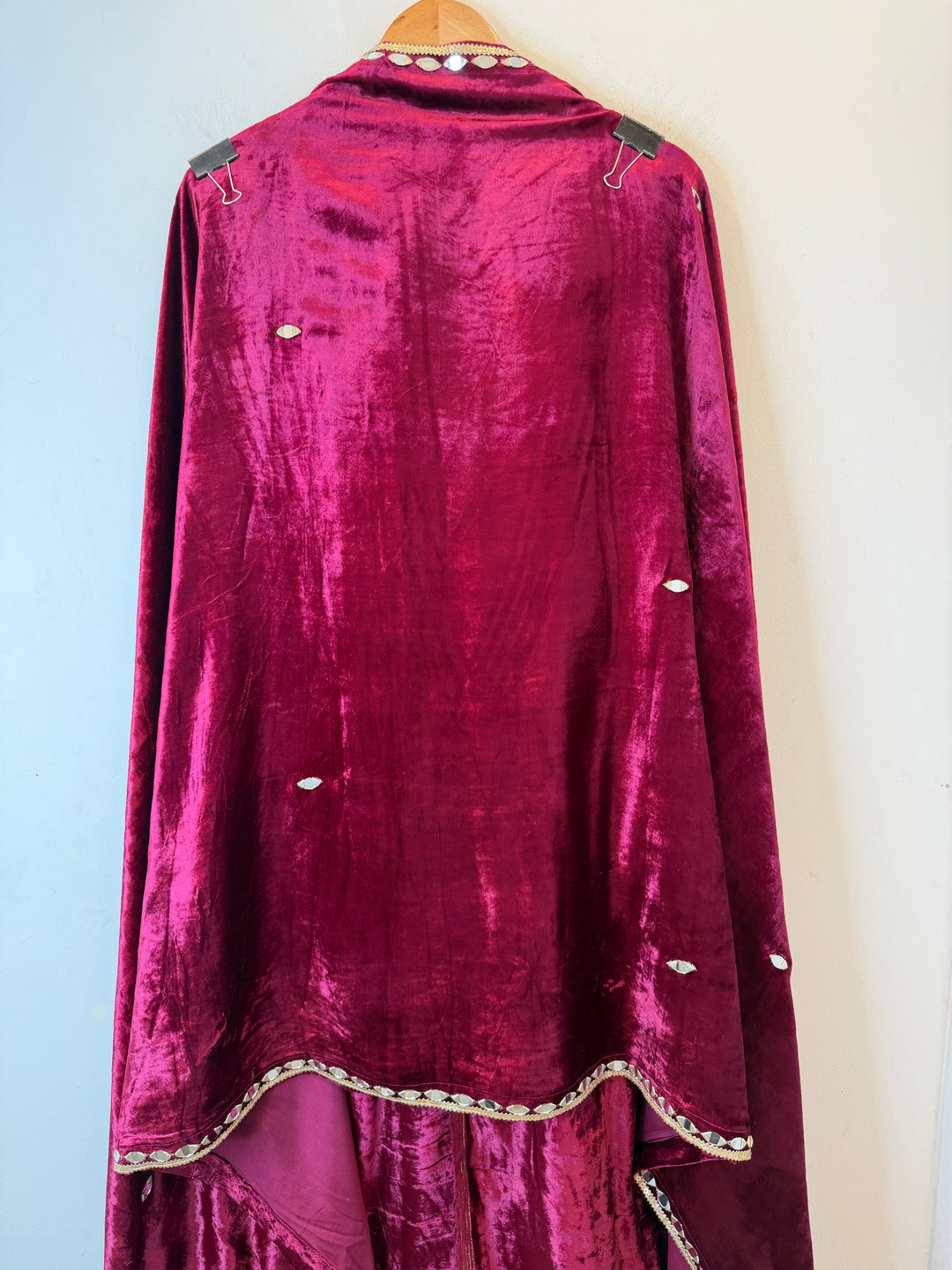 Zohaina – Velvet Mirror Embroidered Suit