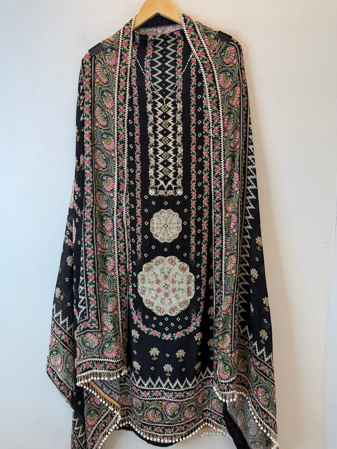 Arvisha – Crepe Digital Handwork Suit