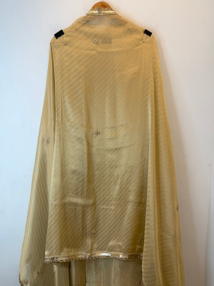 Zarifa – Self-Weaved Tissue Suit