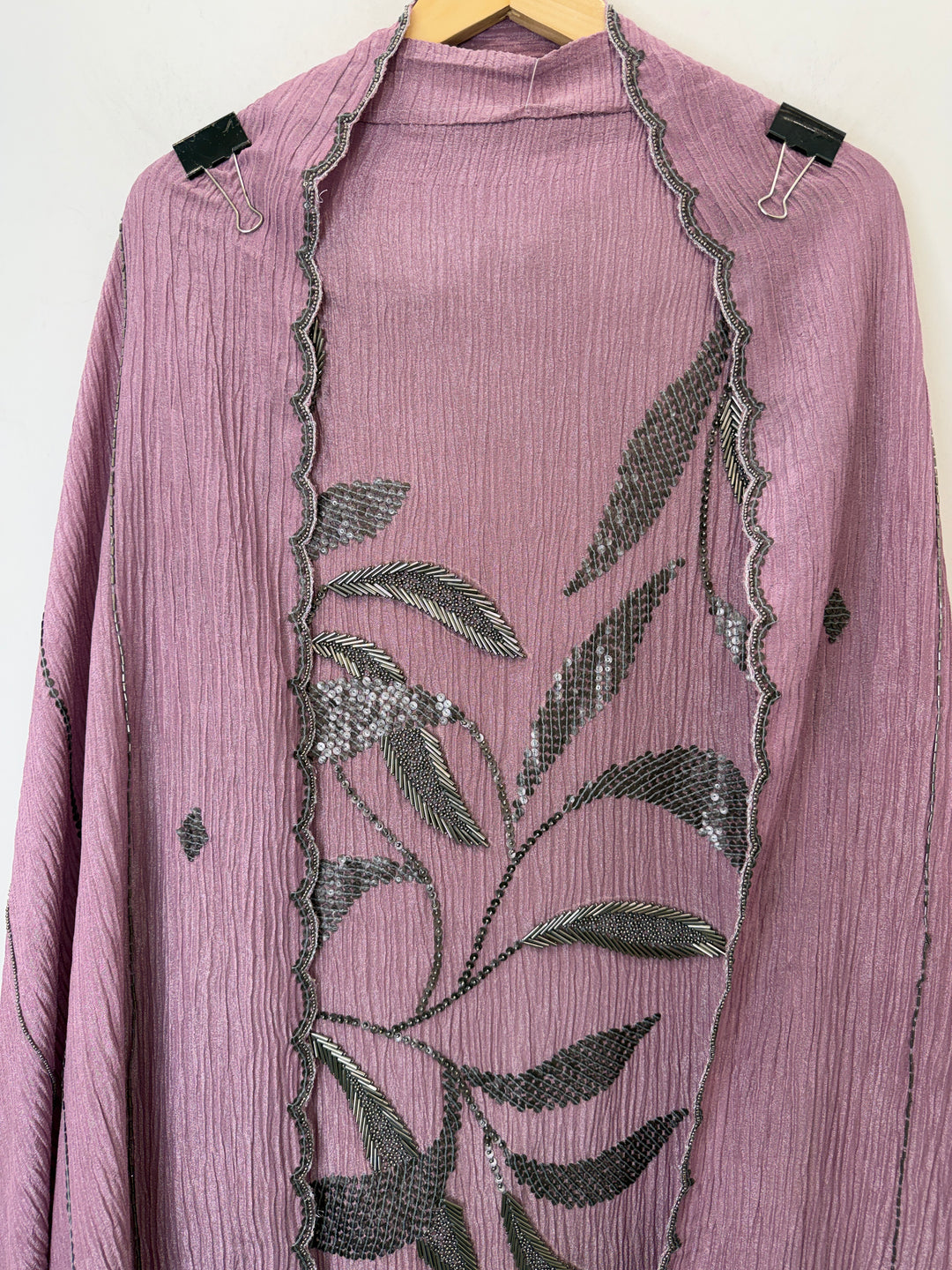 Kiyara – Crushed Tissue Metallic Handwork Suit