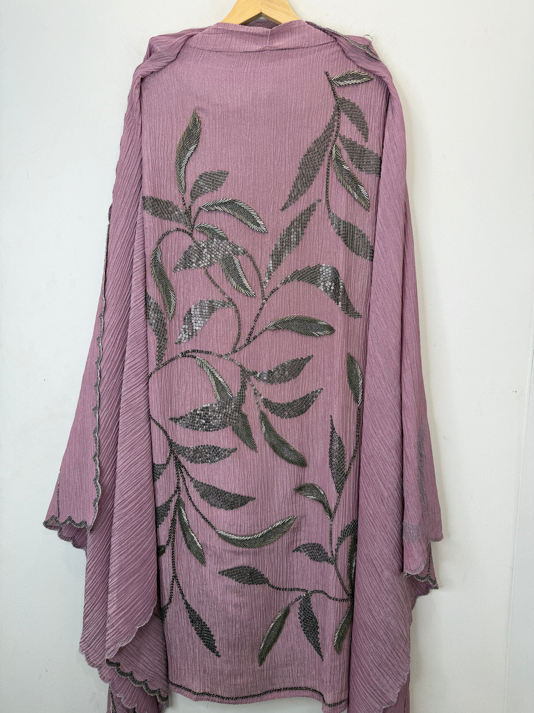 Kiyara – Crushed Tissue Metallic Handwork Suit