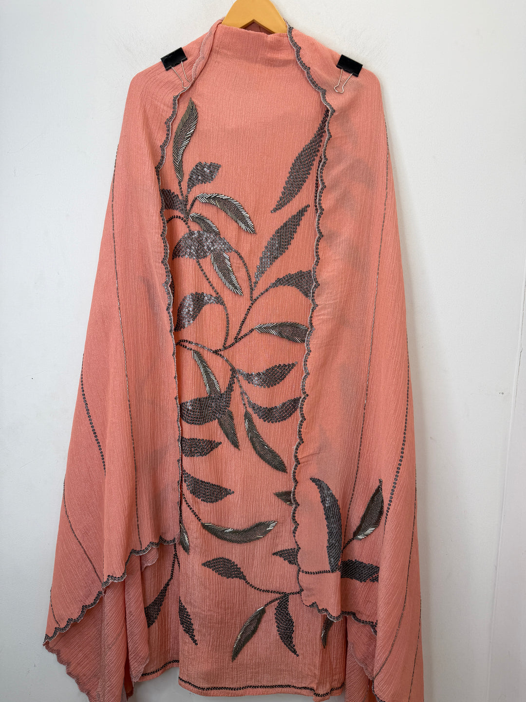 Kiyara – Crushed Tissue Metallic Handwork Suit