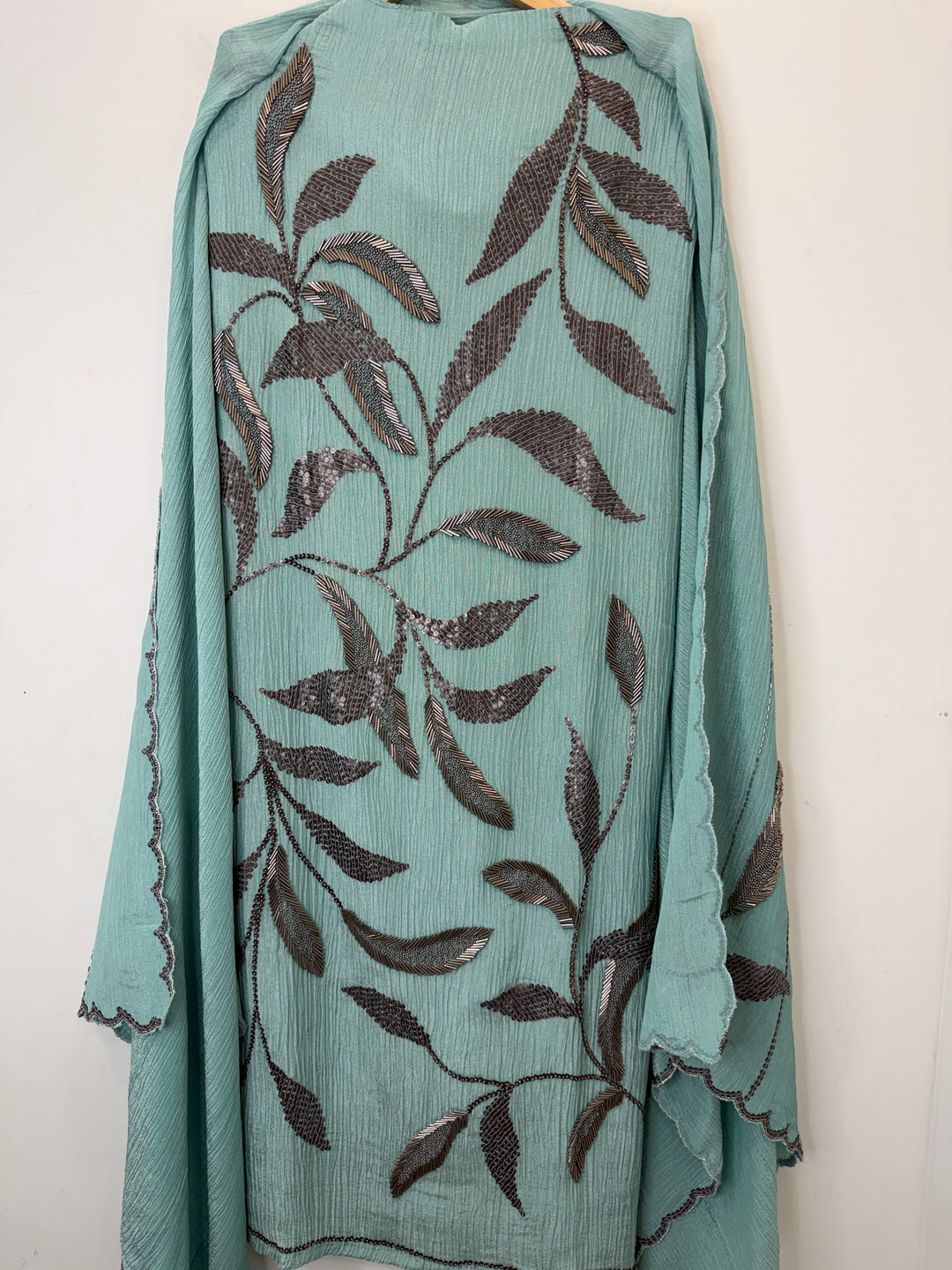 Kiyara – Crushed Tissue Metallic Handwork Suit