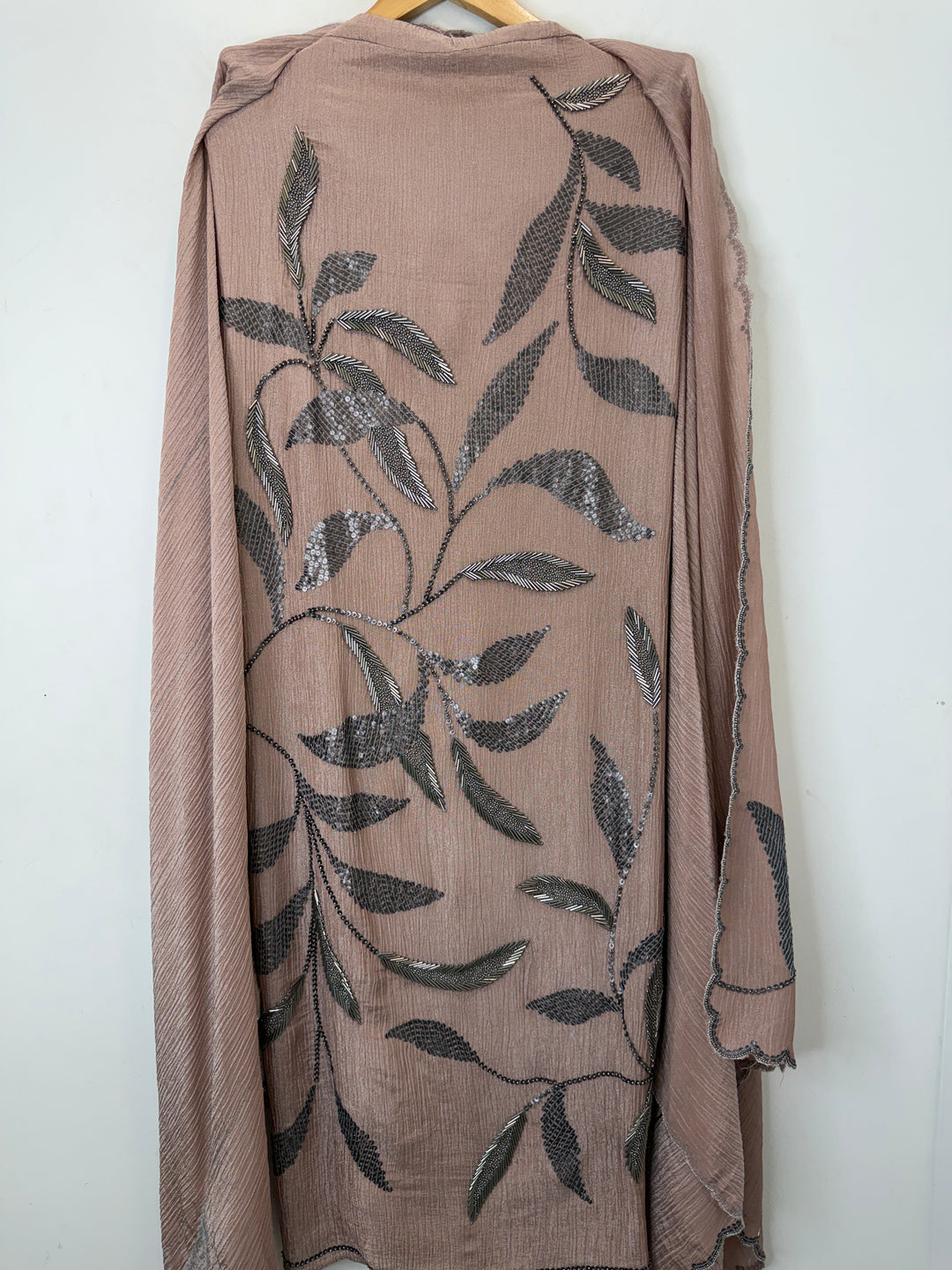 Kiyara – Crushed Tissue Metallic Handwork Suit