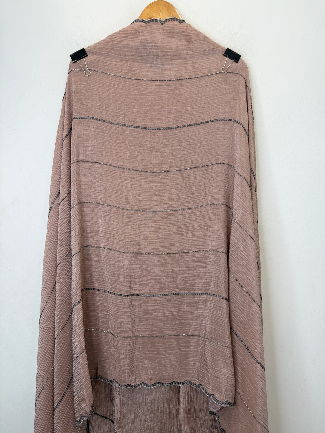 Kiyara – Crushed Tissue Metallic Handwork Suit