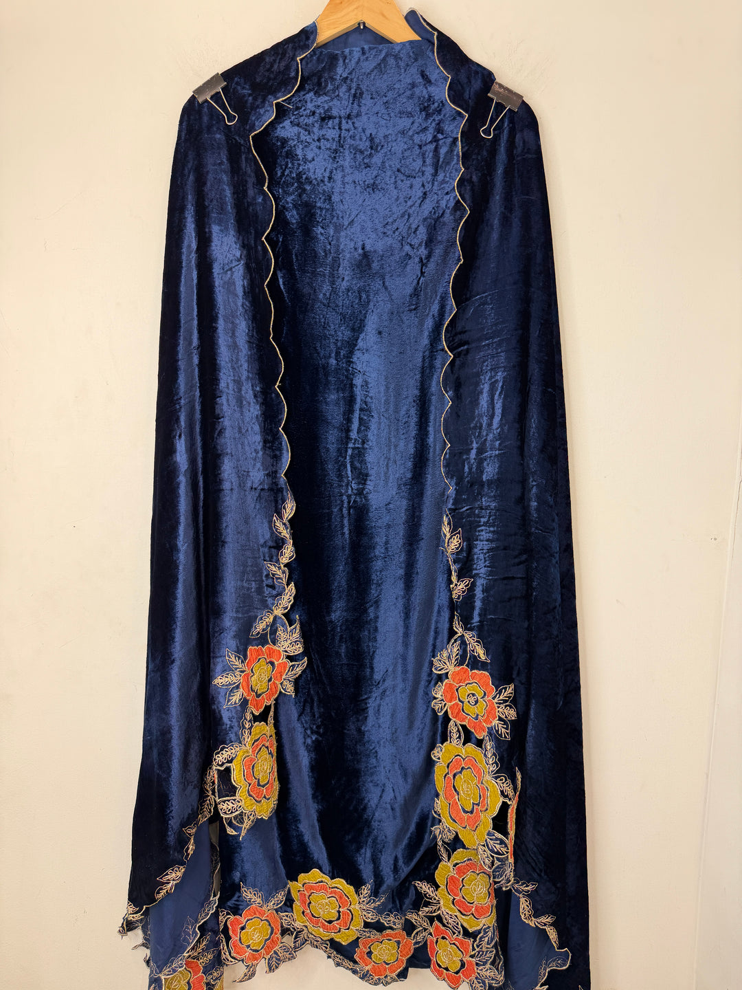 Arezza – Velvet Appliqué Handworked Set