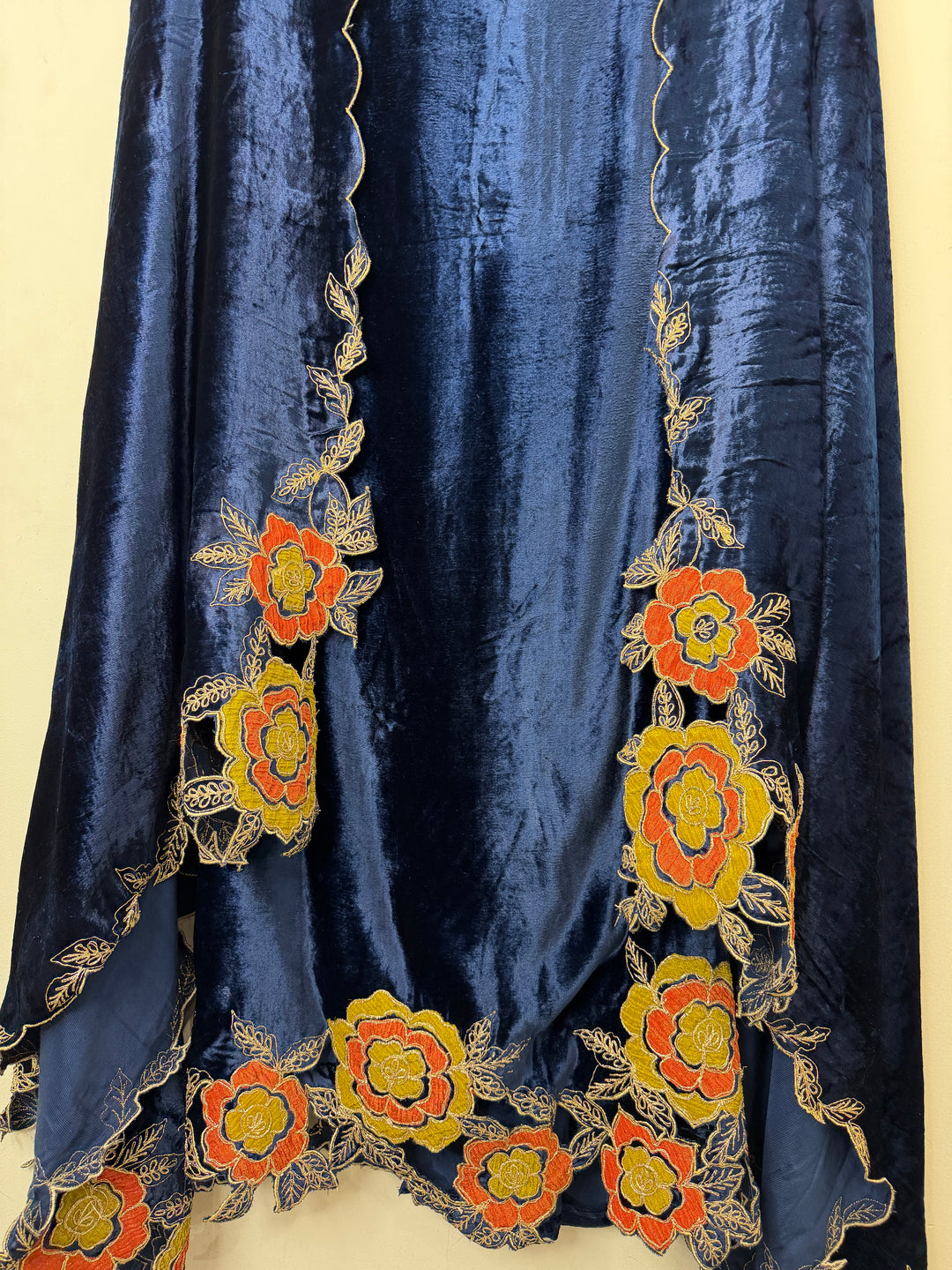 Arezza – Velvet Appliqué Handworked Set