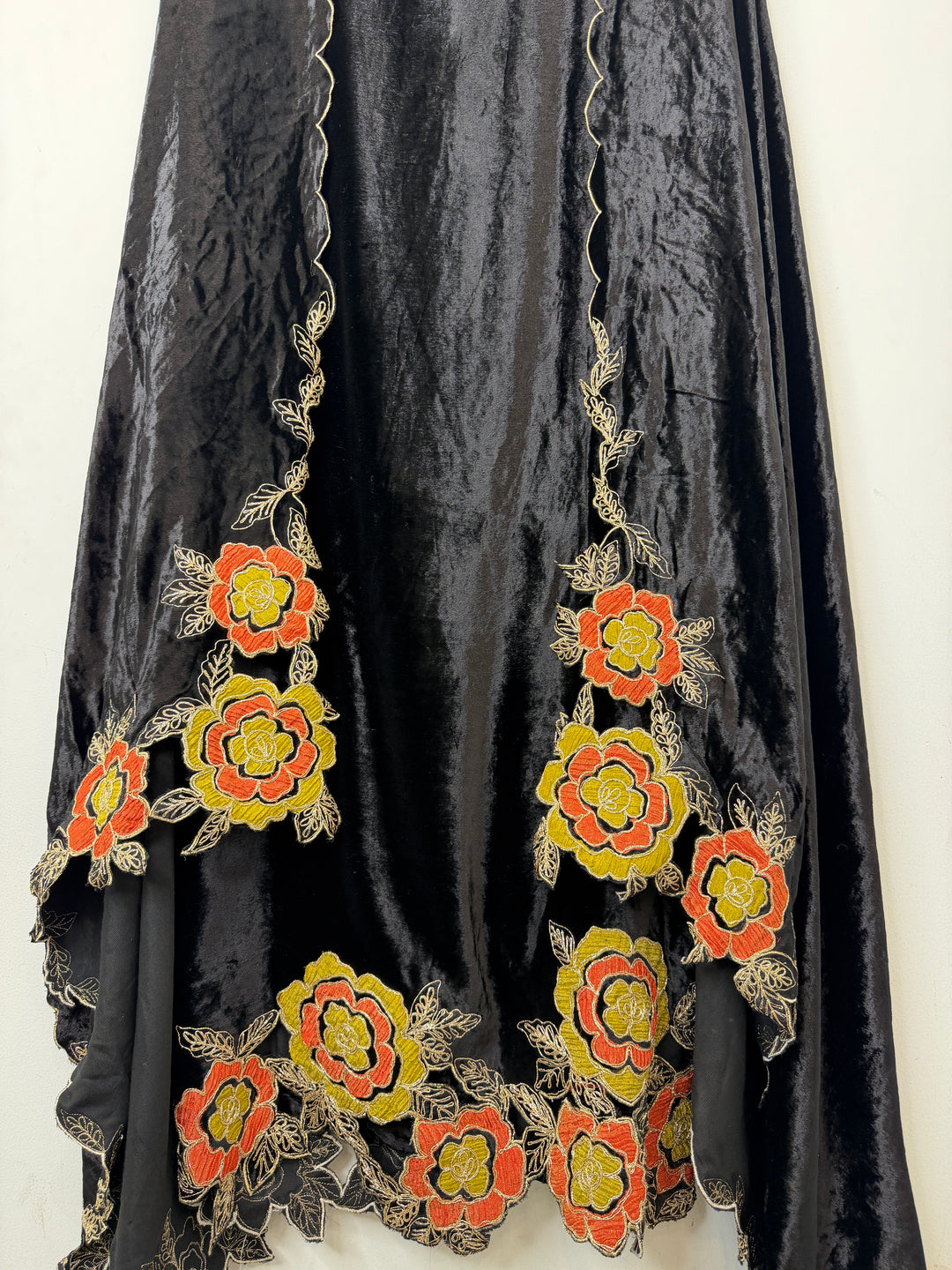 Arezza – Velvet Appliqué Handworked Set