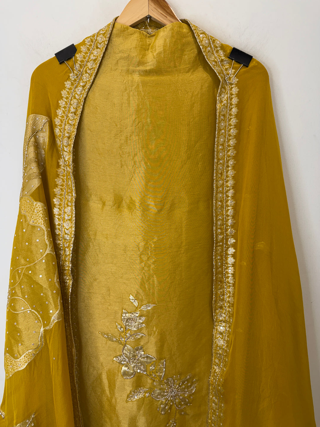Banira – Tissue Organza Banarasi Handwork Suit