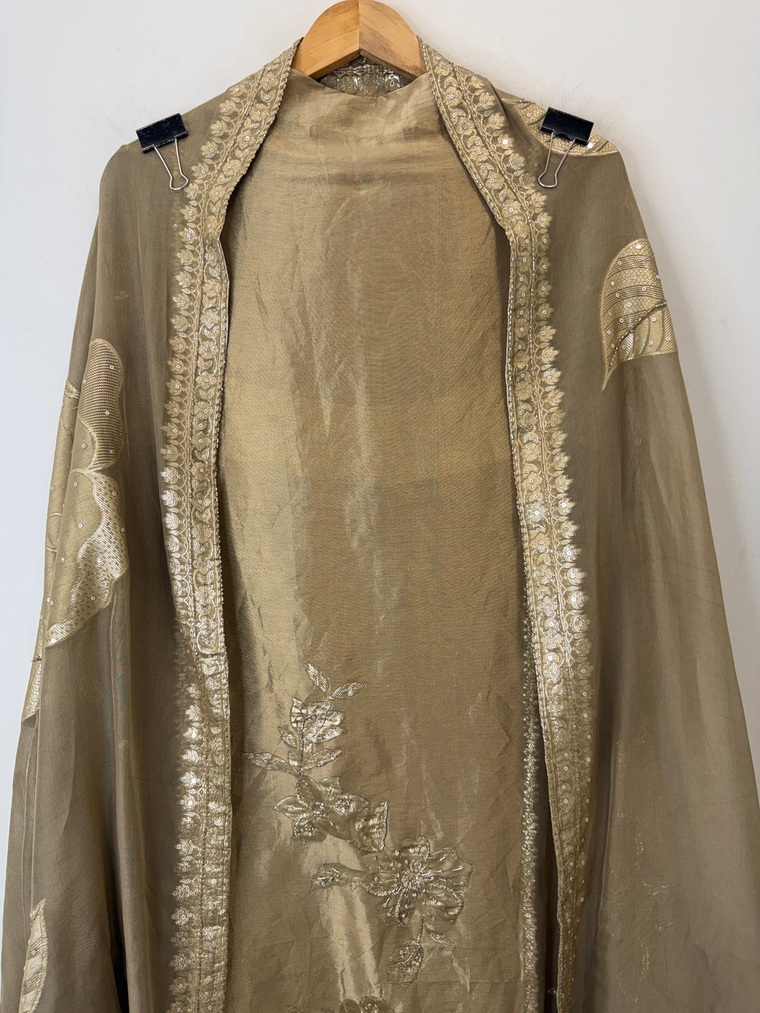 Banira – Tissue Organza Banarasi Handwork Suit
