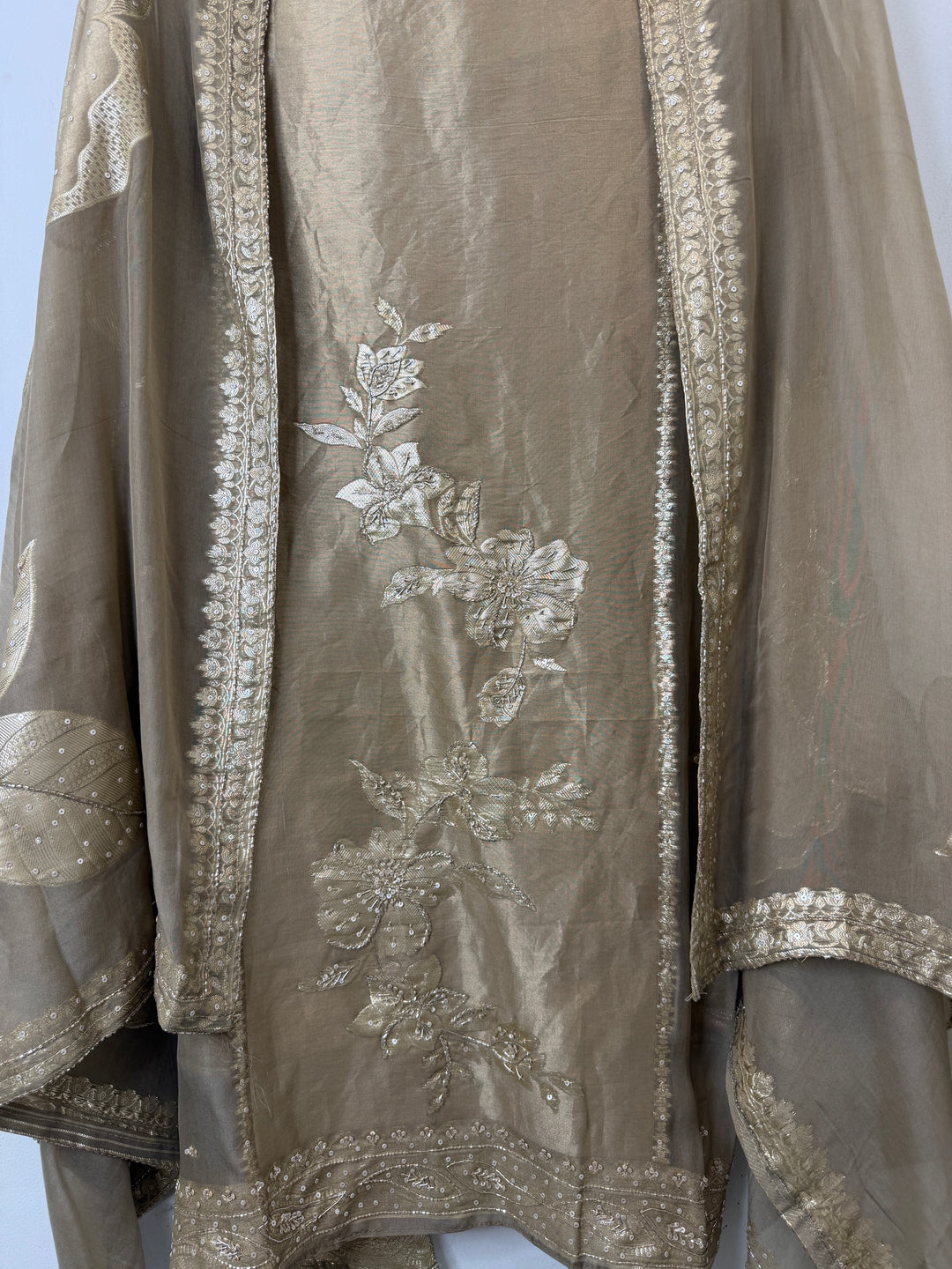 Banira – Tissue Organza Banarasi Handwork Suit