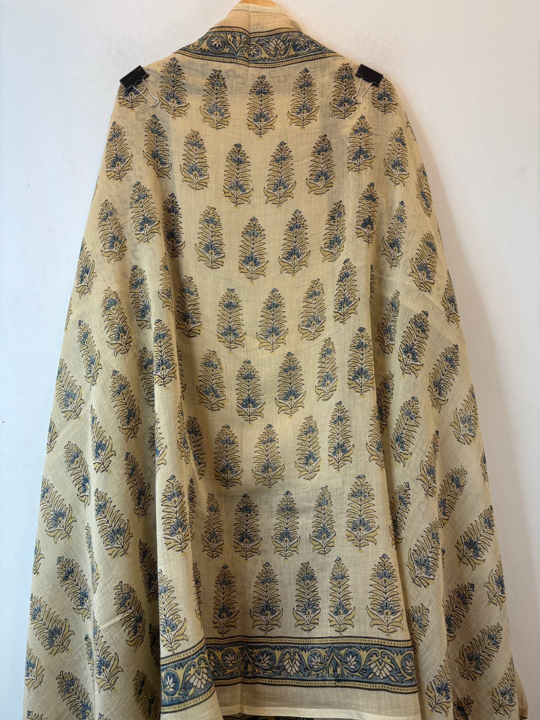 Aarini – Beige Mul Chanderi Ajrakh Handwork Suit