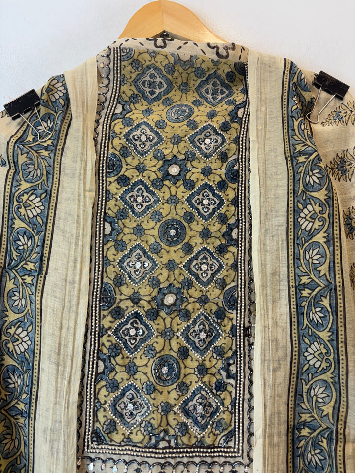 Aarini – Beige Mul Chanderi Ajrakh Handwork Suit