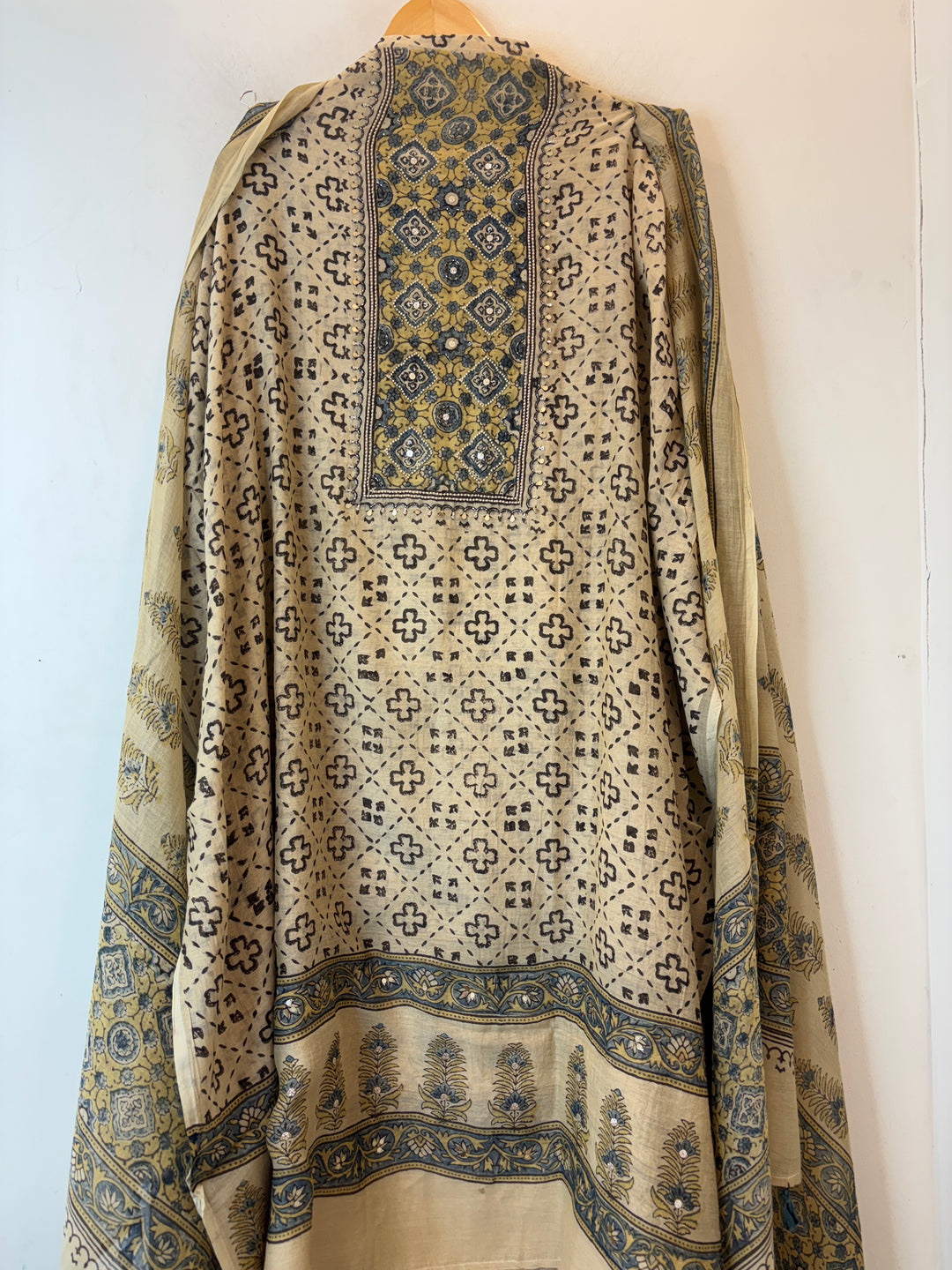 Aarini – Beige Mul Chanderi Ajrakh Handwork Suit