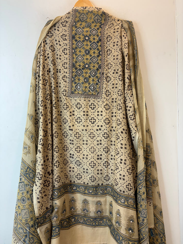 Aarini – Beige Mul Chanderi Ajrakh Handwork Suit